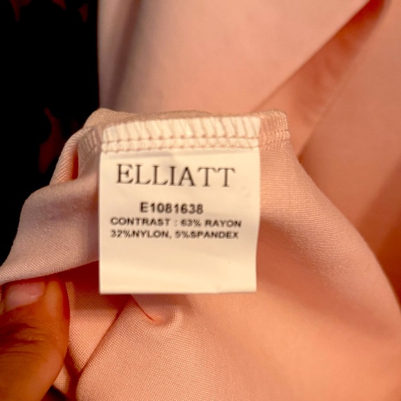 Elliatt cape shoulder dress - Picture 5 of 8